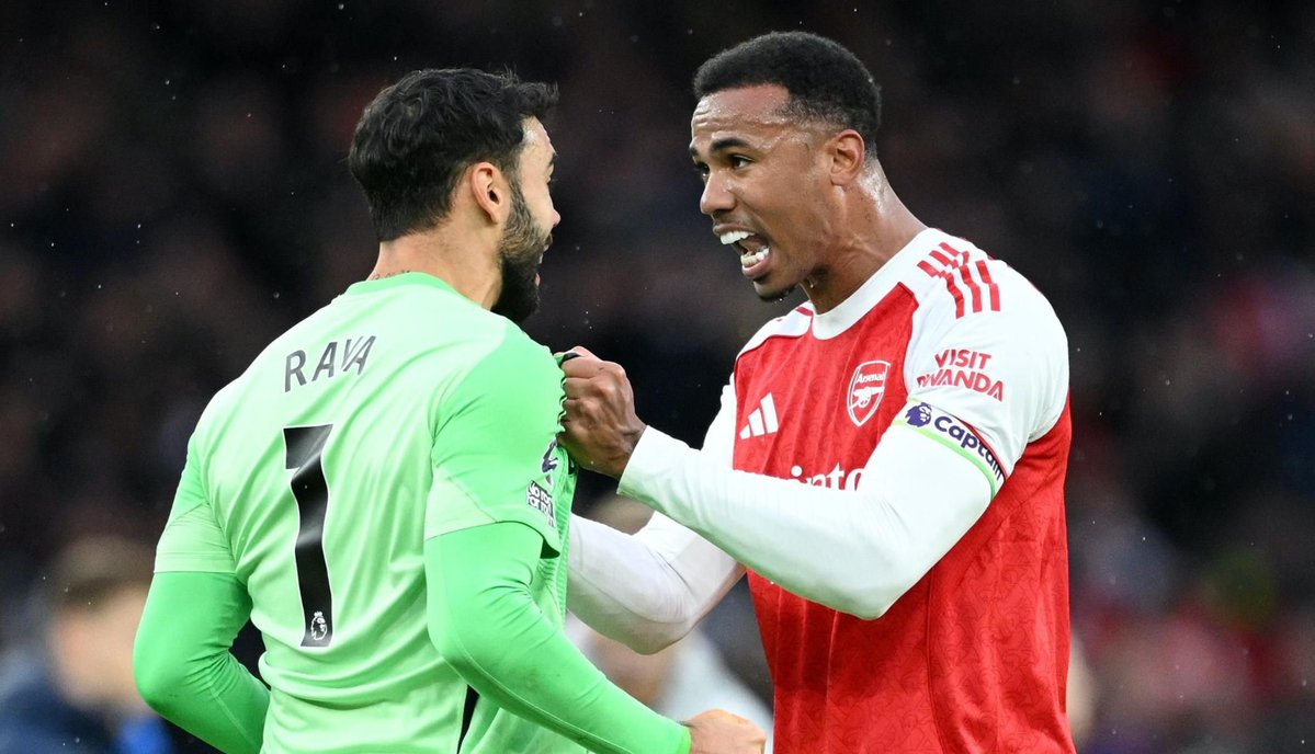 FPLSNIP2026's tweet photo. 4 of their first 5 are FDR 3+ — Villa (A), Chelsea (H), Brighton (A)… and no Saliba.

So what are we doing with Gabriel &amp; Arsenal defensive assets? 👀

Stay patient? Avoid? Or simply set &amp; forget? 🔒

#FPL #FPLCommunity #Arsenal #premierleague https://t.co/Adghpc5ZHu
