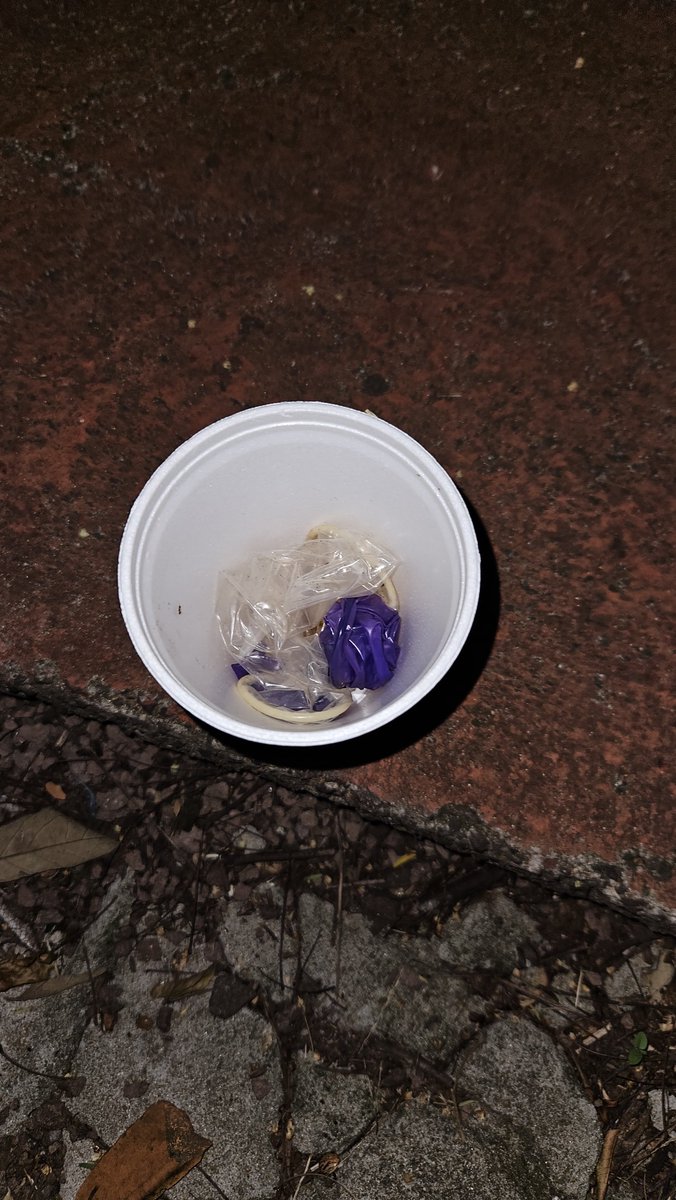 condsusd's tweet photo. Used condom Camisinha usada

#condom #usedcondom #outdoor #camisinhausada #camisinha #cruising #fetish https://t.co/ZcDAdU5MDs