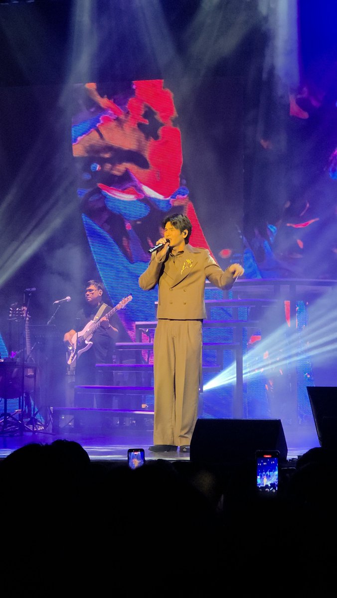 bachiieee_'s tweet photo. Can I just say na lahat ng fits ni Bert for the concert are SOOO GOOD?!  As in every look, sobrang concert ready! Kudos to the styling team 🫶 https://t.co/OPq2SWKsmL