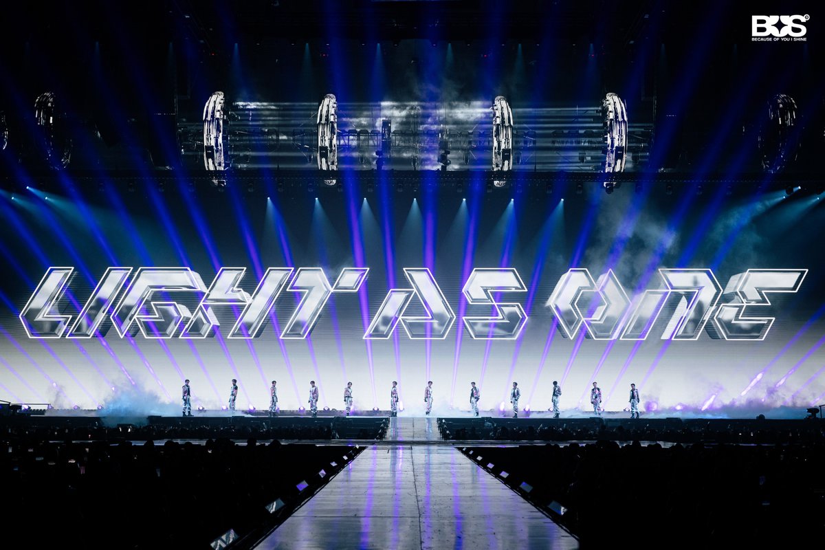 BUS_SONRAY's tweet photo. #BUS_LIGHTASONE_D2 จบลงอีกหนึ่งวัน 💙
ขอบคุณทุกคนที่มาเติมเต็มวันนี้ให้พิเศษมาก ๆ
ได้เจอทุกคนทีไร เหมือนได้ชาร์จแบตให้พวกเราทุกครั้งเลยครับ 🫶🏻
พักผ่อนกันให้เต็มที่ แล้วมาเจอกันอีกครั้งในวันสุดท้ายนะครับ ✨ (1/3)

#BUS_LIGHTASONE
#BUSbecauseofyouishine https://t.co/OGT6UKDWyh