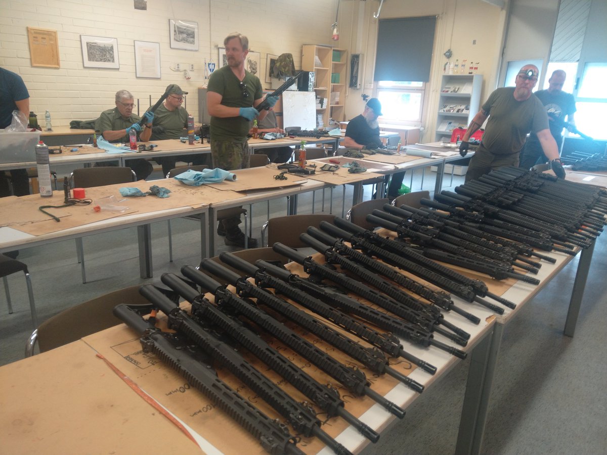 JLiesimaa's tweet photo. Tänään oli MPK ESMPP talkoopäivä. Alkuun omat treenit, jonka jälkeen kausihuollettiin kalusto. Päälle Saaren Villen saunalle ja alkuvuoden debrief. Erinomainen päivä ja hitollinen porukka. #ressuttreenaa #mpk https://t.co/5NJpImcNzR