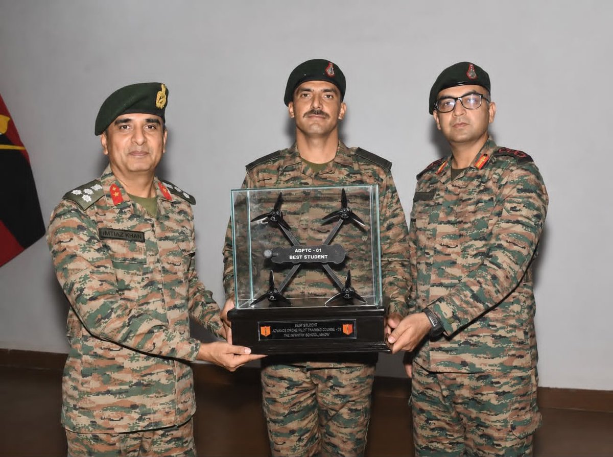 artrac_ia's tweet photo. 𝐓𝐡𝐞 𝐈𝐧𝐟𝐚𝐧𝐭𝐫𝐲 𝐒𝐜𝐡𝐨𝐨𝐥, 𝐌𝐡𝐨𝐰

The first Advance Drone Pilot Training Course for Infantry Non Commissioned Officers concluded at The Infantry School on 25 July 26.

The aim of the course was to impart advanced technical and tactical training in drone operations to selected Non-Commissioned Officers, enabling them to plan and execute independent and integrated drone missions on the battlefield.

Brig MI Khan,VSM, Commander ,
Weapons and Trials Wing delivered the closing address and felicitated the award winners. Nk Shubham Pathania of JAK RIF  was adjudged the Best Student.

Facebook- https://t.co/bV0VH0P2ci

Instagram- https://t.co/j8fjUiRC0y

#JuniorLeaders
#ARTRAC
#IndianArmy
@adgpi