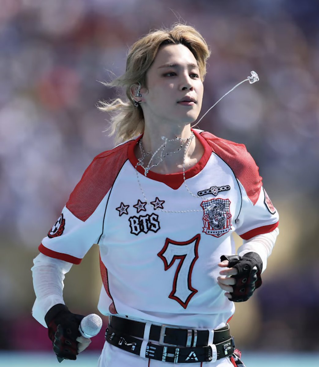 okiTwits's tweet photo. Jimin’s BTS halftime show jersey is currently the highest-priced piece in FIFA’s official World Cup charity auction! 🤯

Offers have already blown past $14,000, easily clearing Lionel Messi’s autographed shirt and Madonna’s gloves sitting at $6,000. K-pop star power is unreal! 💥 https://t.co/p5atINm3Yl