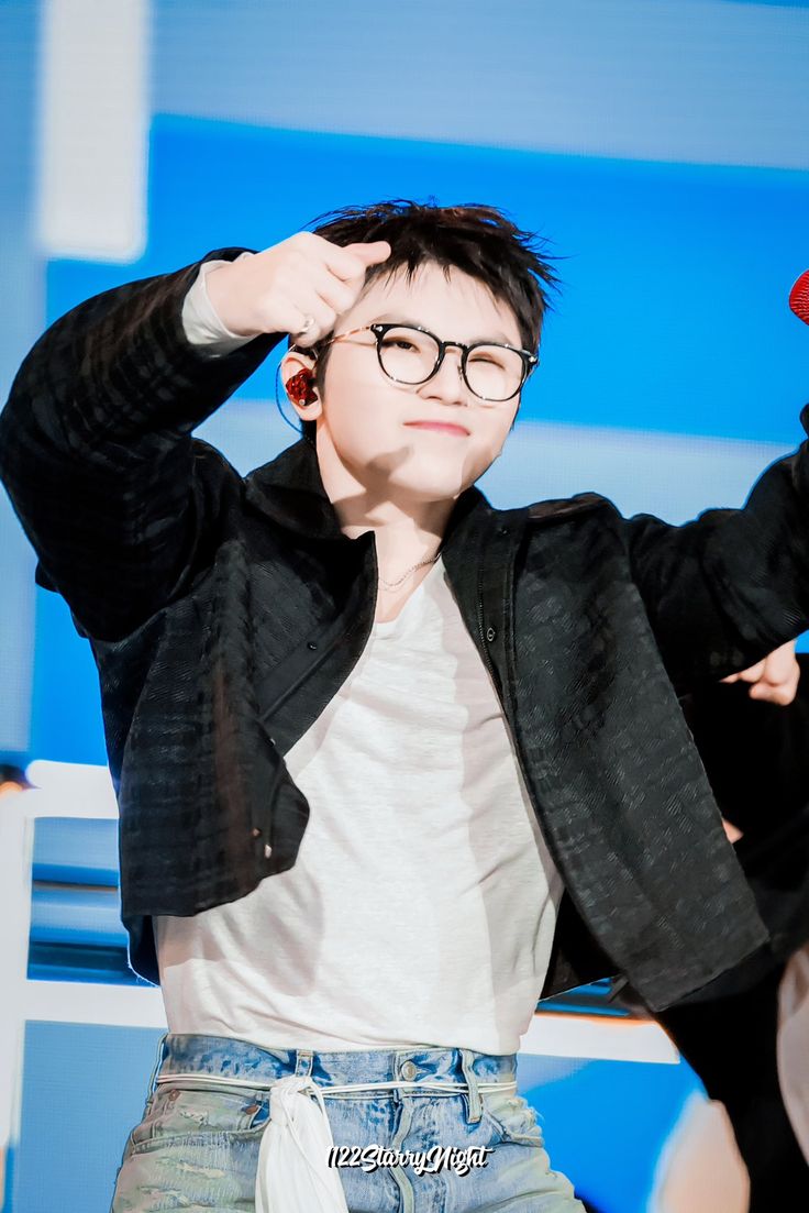 woozihourly_'s tweet photo. #우지 #WOOZI #세븐틴 #SEVENTEEN https://t.co/3jOOVjOjps