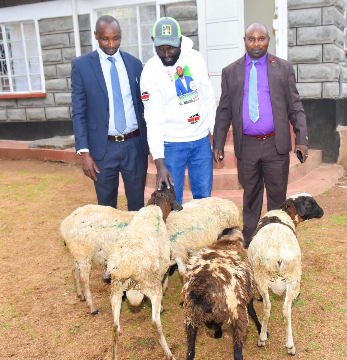 methumuhia's tweet photo. Monday it is!!!

Thank Hussein Dida, MP Aspirant Subukia. https://t.co/JLS2z9ZKFk
