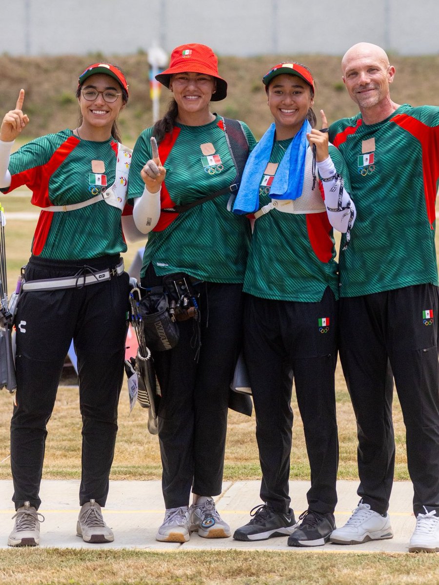 MLosAngeles2028's tweet photo. ¡Oro para México 🇲🇽🥇!

Alejandra Valencia, Ana Pau Vázquez y Ángela Ruíz ganan los Juegos Centroamericanos y del Caribe 🇩🇴 en Tiro con Arco recurvo 🏹 por equipos

Boleto 🎟️ a Juegos Panamericanos 2027 🇵🇪😁 https://t.co/Fk0bQ7HTln