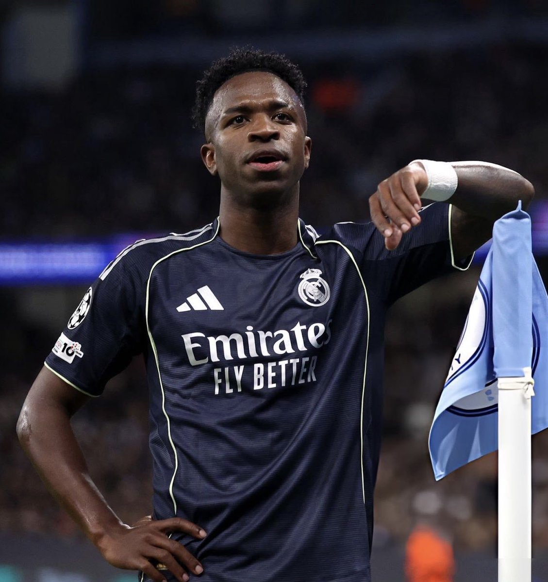 afcstuff's tweet photo. 🚨 Arsenal are interested in Vinicius Junior & have been exploring whether a move would be possible for them financially, but the situation is at a very tentative stage, sources have told ESPN.

Sources have told ESPN that Real Madrid see Arsenal as the only possible destination for Vinicius, if he & the club fail to reach an agreement on a new contract. If there is an opening, then Arsenal would be keen on the player.

Those same sources also told ESPN that Real Madrid’s interest in Yan Diomande should be viewed in the context of Vinicius’ situation. 🕵️‍♂️🇧🇷 [@JamesOlley]