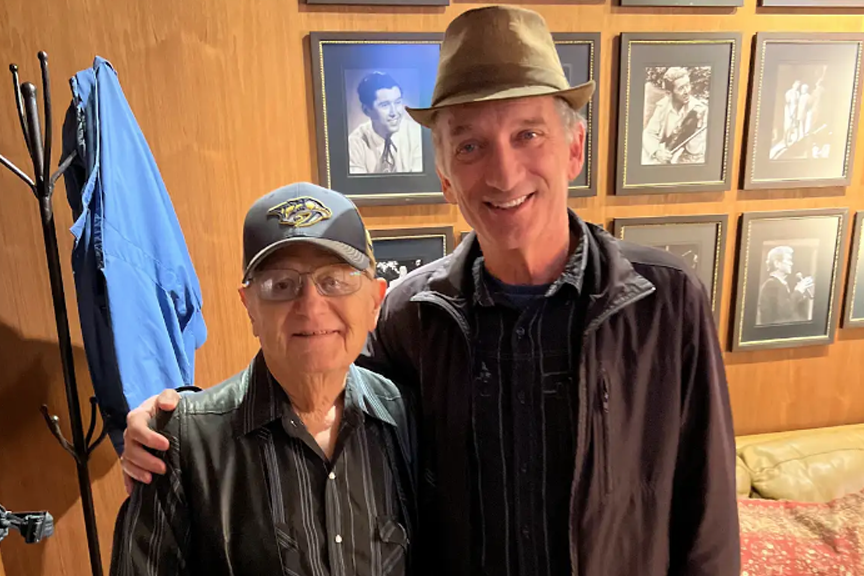 weeninfo's tweet photo. "Powder Blue" predates 12GCG (played live in '93). The studio track showcases legendary Nashville musicians introduced by name in the song: Bobby Ogdin, Charlie McCoy &amp; Russ Hicks. And one more...

Ben Vaughn &amp; Charlie McCoy (pictured) recently reunited at the Grand Ole Opry https://t.co/gaoDvQtPFQ