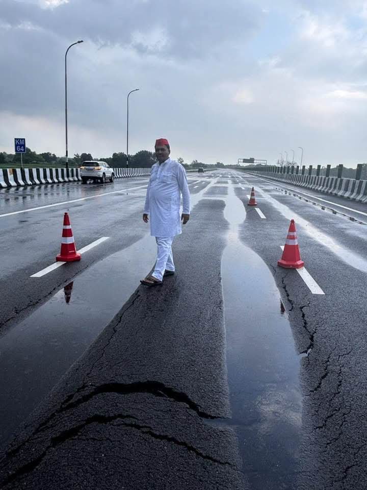 Live24Bhart's tweet photo. पहली बारिश नहीं झेल पाया लखनऊ कानपुर एक्सप्रेसवे?कई जगह से सड़क धसने और फटने का किया जा रहा दावा अभी कुछ दिनों पूर्व ही सड़क का हुआ था शुभारंभ @myogioffice
@myogiadityanath
@dgpup @UPGovt @ddshukla3232 @kunalanc09 @Cockroach4India @AbpGanga @abplive @AzadSamajParty @aajtak https://t.co/afVTTaDZDd