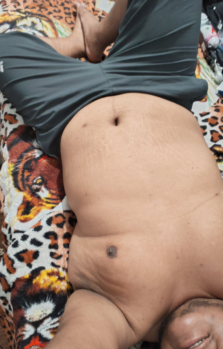 UioRobert's tweet photo. Andamos más gorditos qué antes haha #gay #chubby #uiogay https://t.co/LvvIOJSCcz