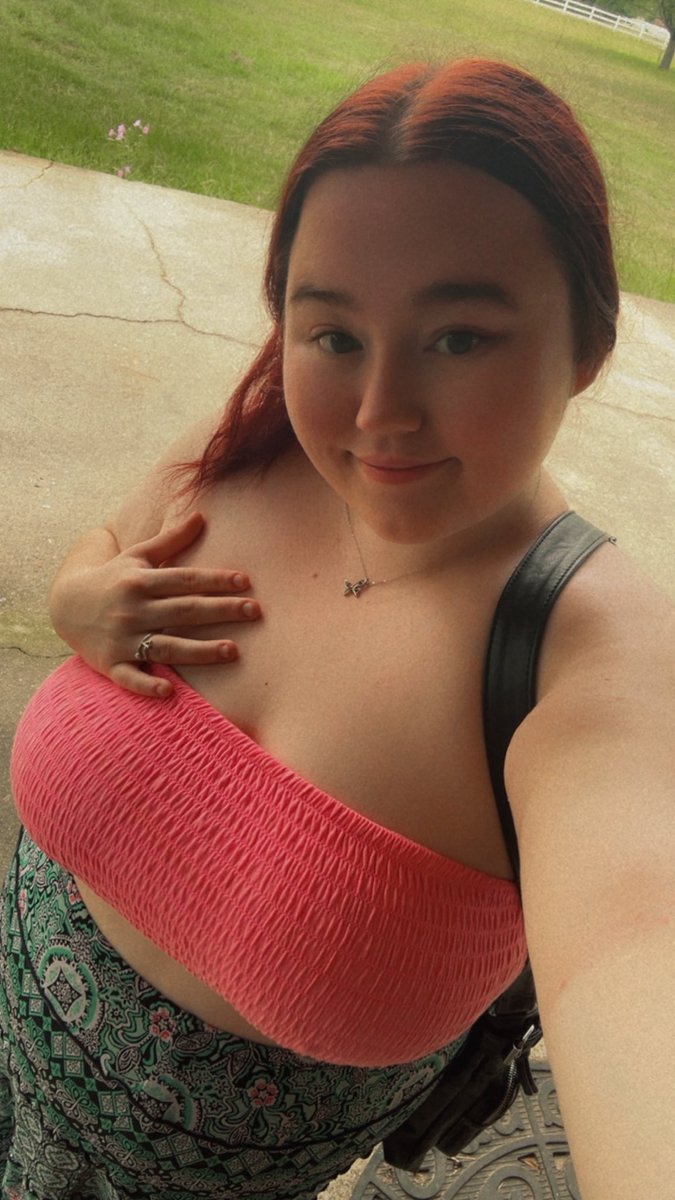 readingbttrfly's tweet photo. guess who is getting a picture of her shoulder taken and paying the deposit for her first tattoo today? this girl! imagine a girl with a huge fear of needles willingly signing herself up for this. i’m equal parts excited and terrified. in the next few weeks i’ll have my first ink https://t.co/BPesHWATiu
