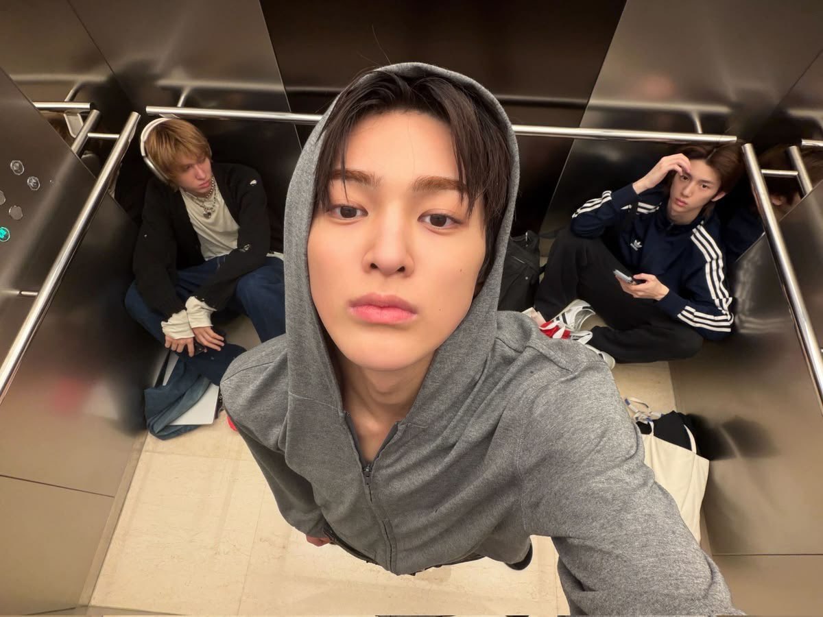sing8hcy's tweet photo. 거노가 이런 구도로 사진 찍는 거 좋음
뭔가 나도 콜티된 기분이고 그럼 https://t.co/IEDBHaVym8