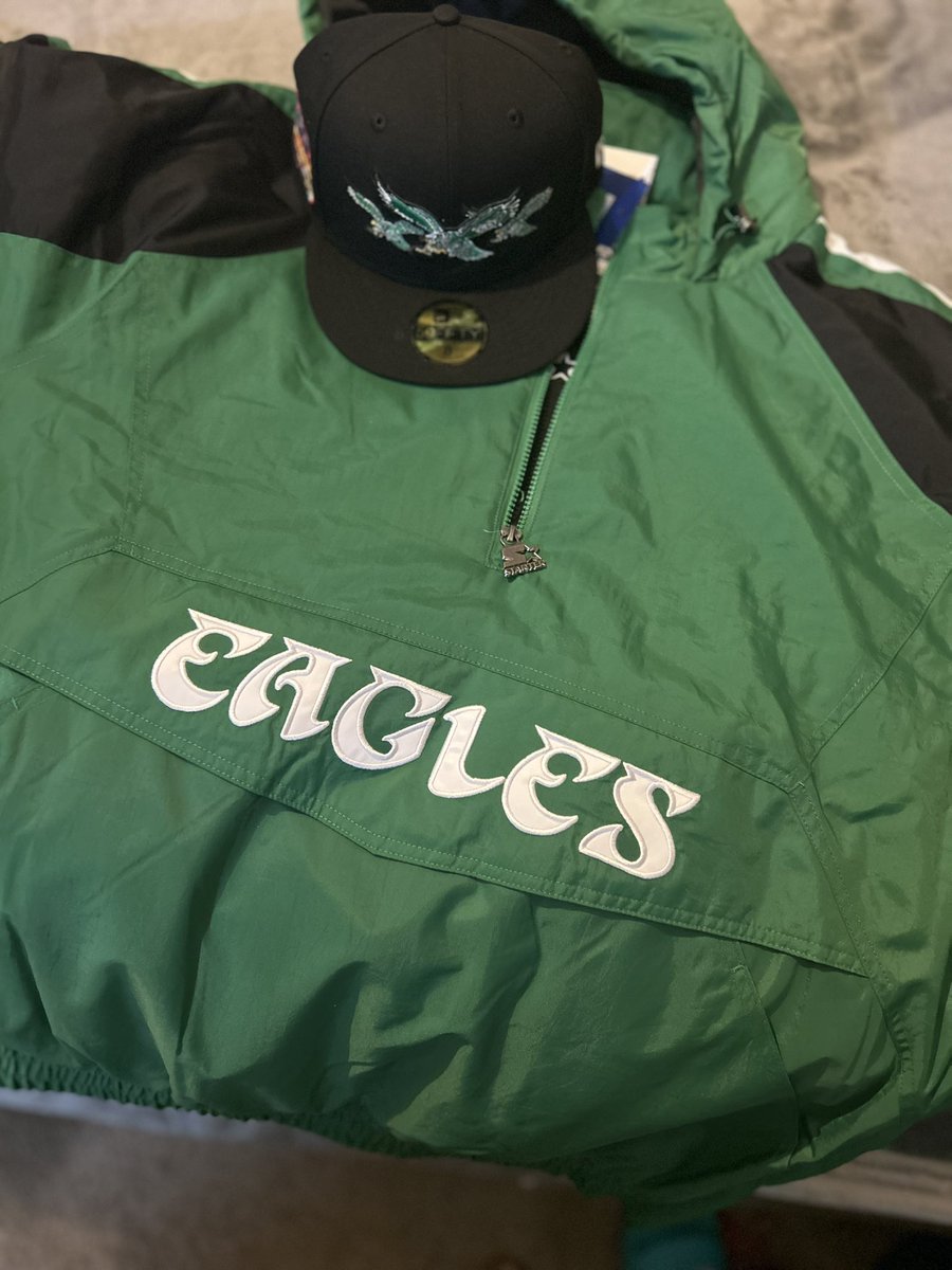 Flight79's tweet photo. Don’t know how this forgot to get posted after work yesterday but…My Eagles Starter jacket arrived on #FireFriday and I love it. Been tryna get one for the last 4 years and always miss them. Missed Homage last year, the NFL one a few years ago. Now I finally have one!! https://t.co/nAxN7KF9ry