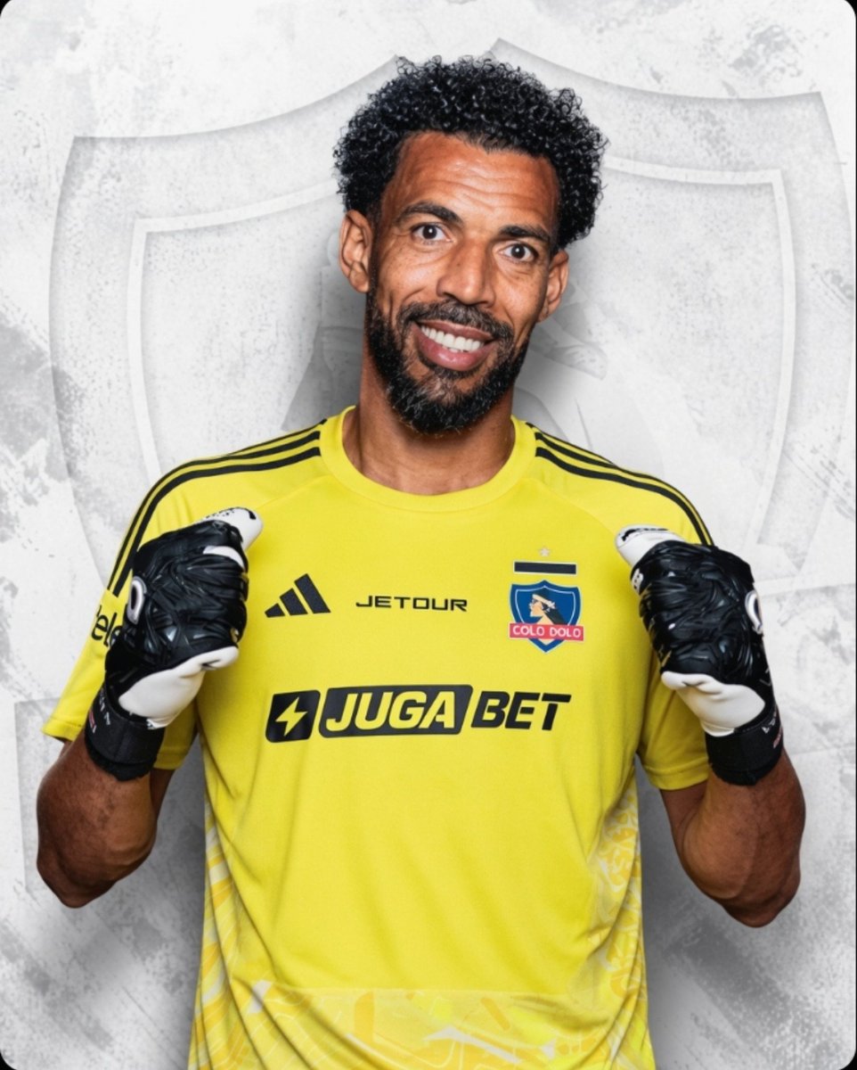 InfoRiver_1's tweet photo. 🚨⚪⚫ ¡VOZINHA, NUEVO REFUERZO DE COLO COLO! 🧤

✅ El presidente Aníbal Mosa confirmó la llegada del arquero.

🗣️ “No lo traemos solo por marketing, fue uno de los mejores arqueros del último Mundial”, aseguró en conferencia de prensa. https://t.co/2PEkFxN0aT