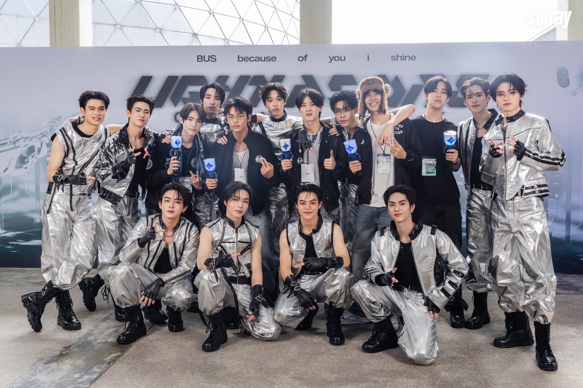 sonraymusic's tweet photo. ยินดีกับคอนเสิร์ต #BUS_LIGHTASONE คอนเสิร์ตใหญ่ปีที่ 2 ของ @BUS_SONRAY  พวกเราขอให้ #BUSbecauseofyouishine เป็นที่รักของทุกคนแบบนี้ตลอดไปนะคับ 👊🏻💙✨

#BUS_LIGHTASONE_D2 
#DICE_SONRAY
#9214KIDS 
#YUWATANABE 
#SONRAYMUSIC https://t.co/PHRDL2oraC