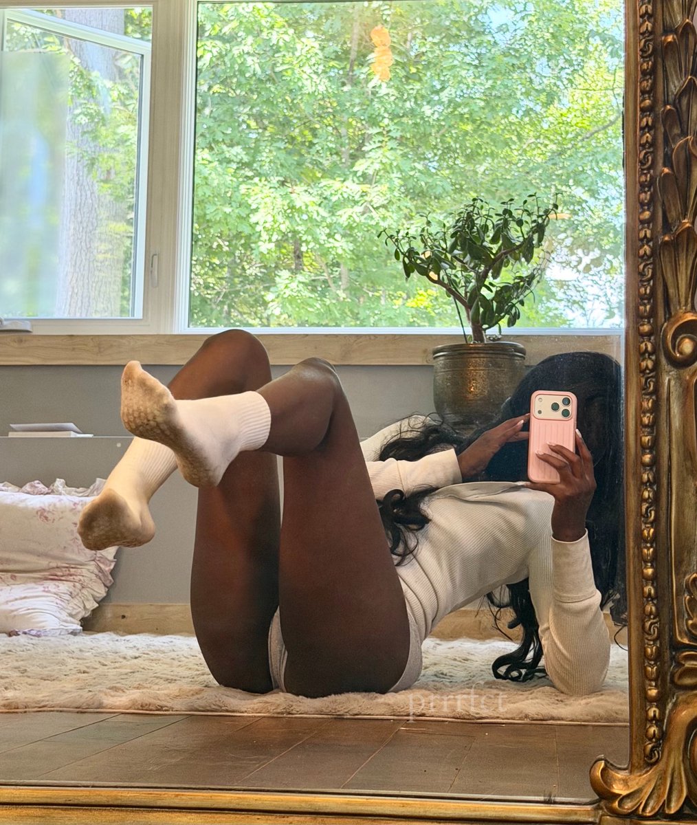 prrrfct's tweet photo. one scrunch and it’s all over for your wallet ♡ https://t.co/Pab1Ru7wcS