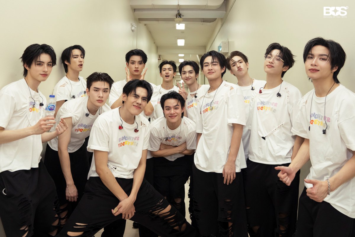 BUS_SONRAY's tweet photo. #BUS_LIGHTASONE_D2 จบลงอีกหนึ่งวัน 💙
ขอบคุณทุกคนที่มาเติมเต็มวันนี้ให้พิเศษมาก ๆ
ได้เจอทุกคนทีไร เหมือนได้ชาร์จแบตให้พวกเราทุกครั้งเลยครับ 🫶🏻
พักผ่อนกันให้เต็มที่ แล้วมาเจอกันอีกครั้งในวันสุดท้ายนะครับ ✨ (3/3)

#BUS_LIGHTASONE
#BUSbecauseofyouishine https://t.co/xTBjYCbQHq