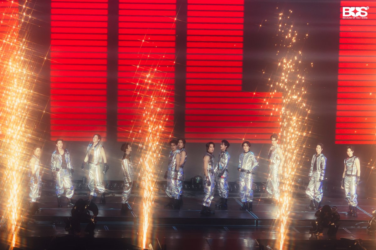 BUS_SONRAY's tweet photo. #BUS_LIGHTASONE_D2 จบลงอีกหนึ่งวัน 💙
ขอบคุณทุกคนที่มาเติมเต็มวันนี้ให้พิเศษมาก ๆ
ได้เจอทุกคนทีไร เหมือนได้ชาร์จแบตให้พวกเราทุกครั้งเลยครับ 🫶🏻
พักผ่อนกันให้เต็มที่ แล้วมาเจอกันอีกครั้งในวันสุดท้ายนะครับ ✨ (3/3)

#BUS_LIGHTASONE
#BUSbecauseofyouishine https://t.co/xTBjYCbQHq