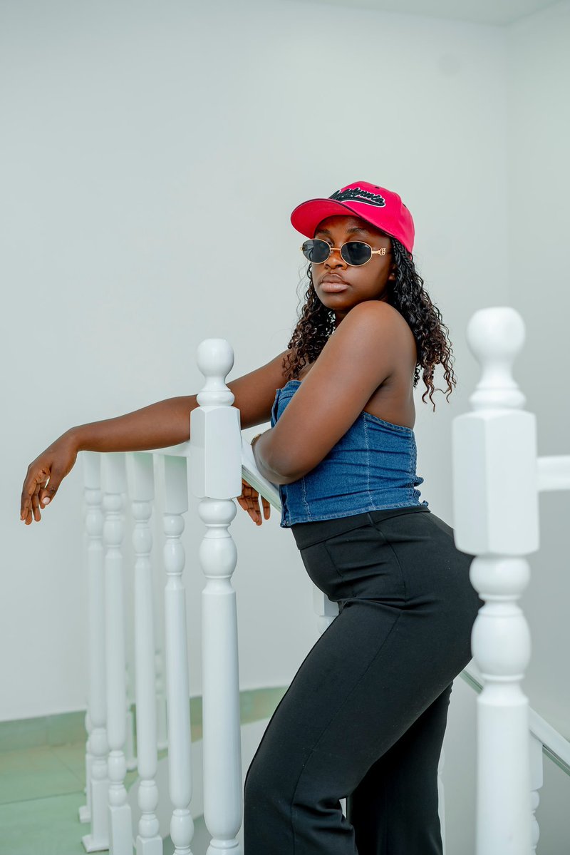 Mshonaviatu's tweet photo. Kuwa na hofu ya Mungu ndani yako ni kuamini kwamba BLESSED TILLAH ndo mwanamke mzuri kuliko wanawake wote humu twitter 

Kama unahisi kuna mwanamke mwenye kiuno kizuri kuliko hichi humu basi nione kwenye comment au quote nione picha yake https://t.co/R8z0B9UxkL