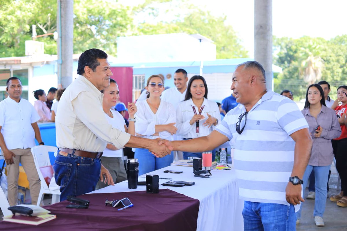 TabascoJavier's tweet photo. Seguimos trabajando de la mano del pueblo y de manera directa, hoy estuvimos en el poblado Francisco I. Madero en el municipio de Centla, acompañados del Alcalde Saúl Armando Rodríguez Rodríguez; llevando bienestar, escuchando a nuestra gente y dando respuesta a todas las necesidades de nuestras comunidades. 

#LaVerdaderaRiquezaDeTabasco es poder estar por y para el pueblo.