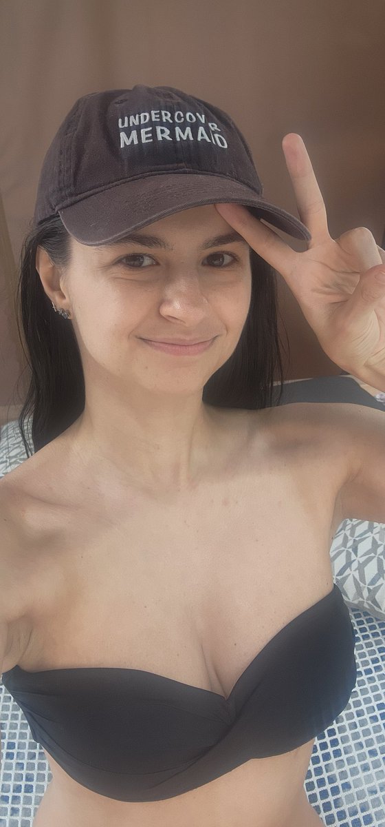 LocallyAching's tweet photo. Pool vibes ✨️ https://t.co/0N3OvniGLB