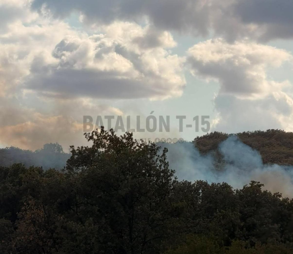 Batallont15's tweet photo. #Cáceres | Declarado un incendio forestal en Cuacos de Yuste; #IFCuacosDeYuste.
Movilizados #BomberosForestales del #PlanINFOEX. https://t.co/Vaz6qeDxTH