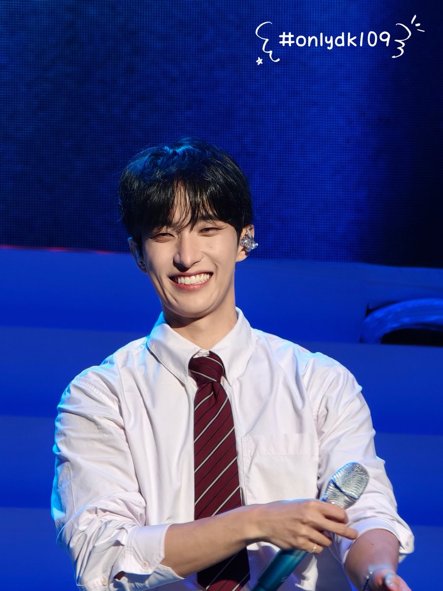 onlydk109's tweet photo. DxS Serenade Kaohsiung Day 1 ⋆.˚🦋༘⋆

겸아 𓏲ּ𝄢 많이 웃어
You have the prettiest smile dokyeom ㅤᵕ̈ https://t.co/F3KWxneZ42
