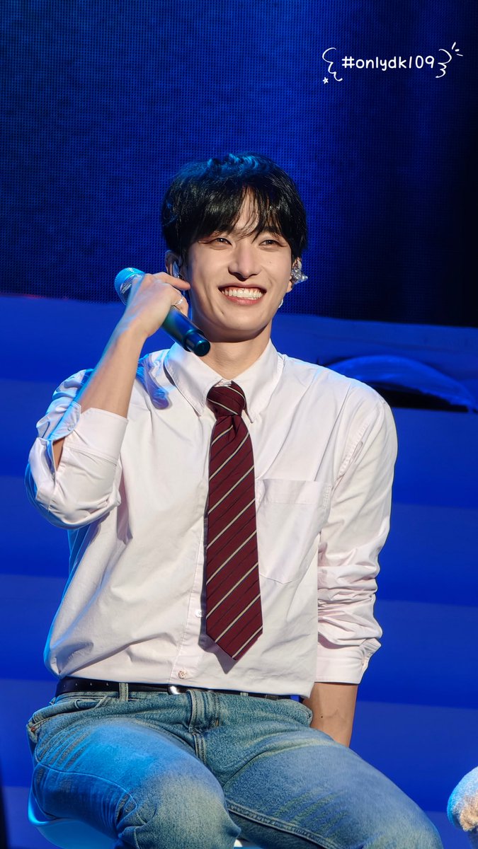 onlydk109's tweet photo. DxS Serenade Kaohsiung Day 1 ⋆.˚🦋༘⋆

겸아 𓏲ּ𝄢 많이 웃어
You have the prettiest smile dokyeom ㅤᵕ̈ https://t.co/F3KWxneZ42