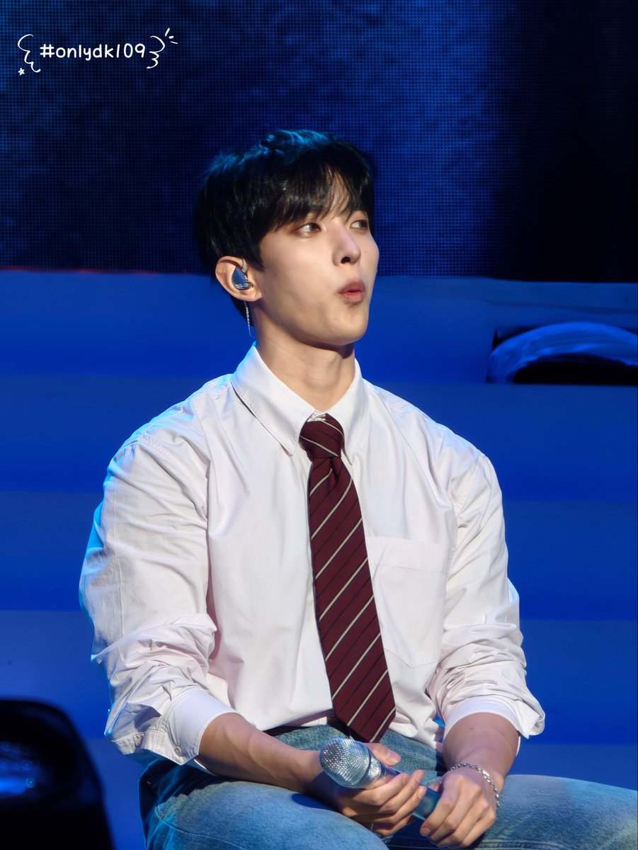onlydk109's tweet photo. DxS Serenade Kaohsiung Day 1 ⋆.˚🦋༘⋆

겸아 𓏲ּ𝄢 많이 웃어
You have the prettiest smile dokyeom ㅤᵕ̈ https://t.co/F3KWxneZ42