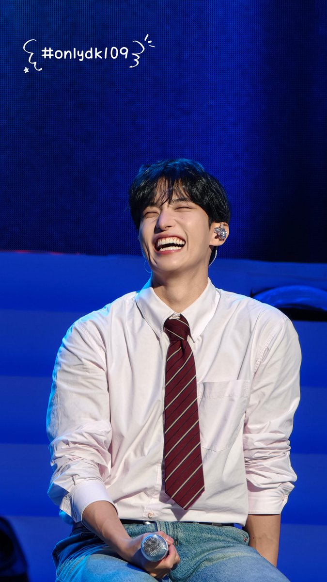 onlydk109's tweet photo. DxS Serenade Kaohsiung Day 1 ⋆.˚🦋༘⋆

겸아 𓏲ּ𝄢 많이 웃어
You have the prettiest smile dokyeom ㅤᵕ̈ https://t.co/F3KWxneZ42