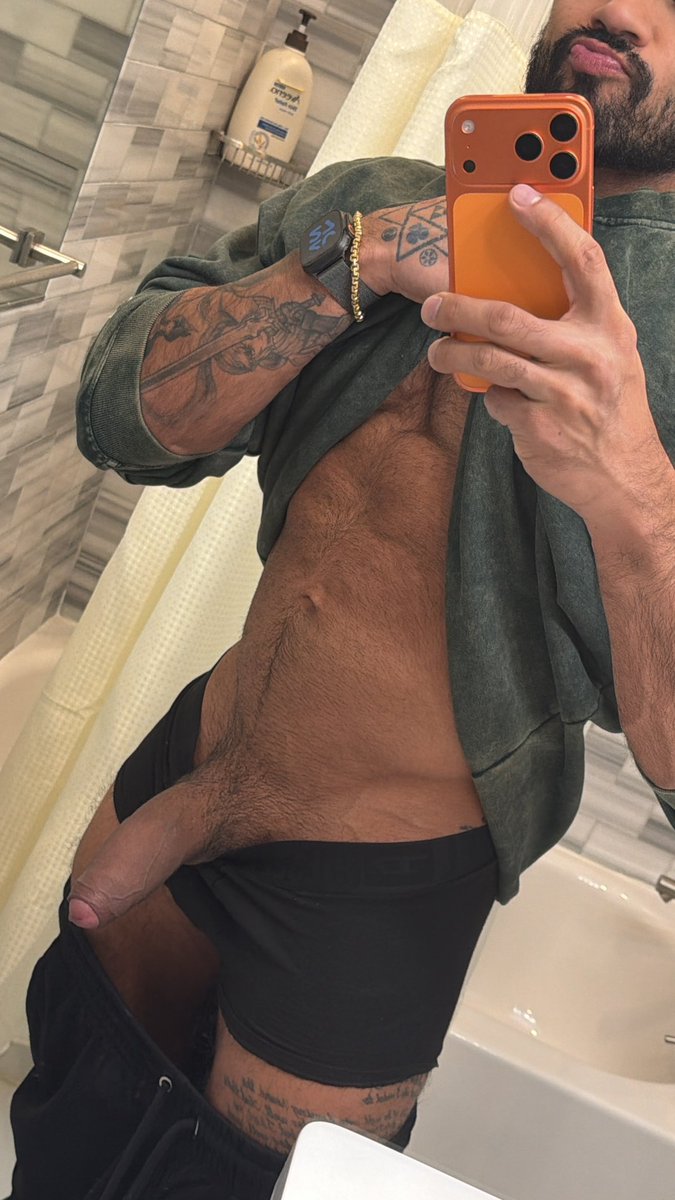 alejoospina's tweet photo. do you like it hairy? https://t.co/HkxBy2n6ls