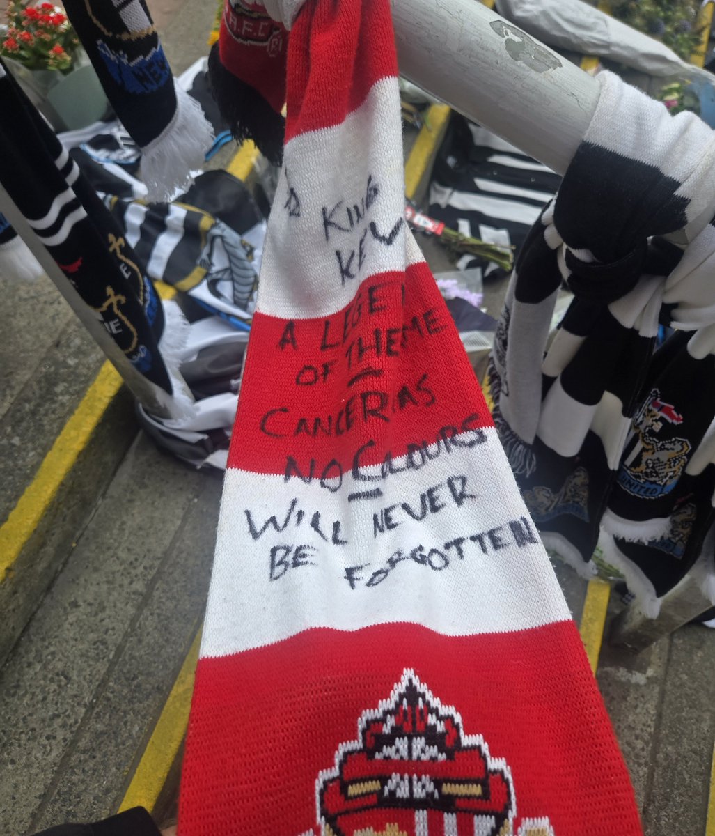 csmudge86's tweet photo. Had a trip the SJP today to pay my respects. Something are just bigger than football #SAFC #NUFC #Kingkev https://t.co/BJnjYvoVZg