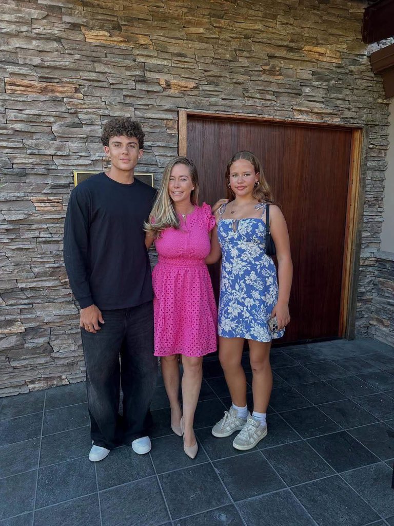 freakoutsideofx's tweet photo. Kendra Wilkinson with son Hank and daughter Alijah ❤️ https://t.co/LusCmIXI1l