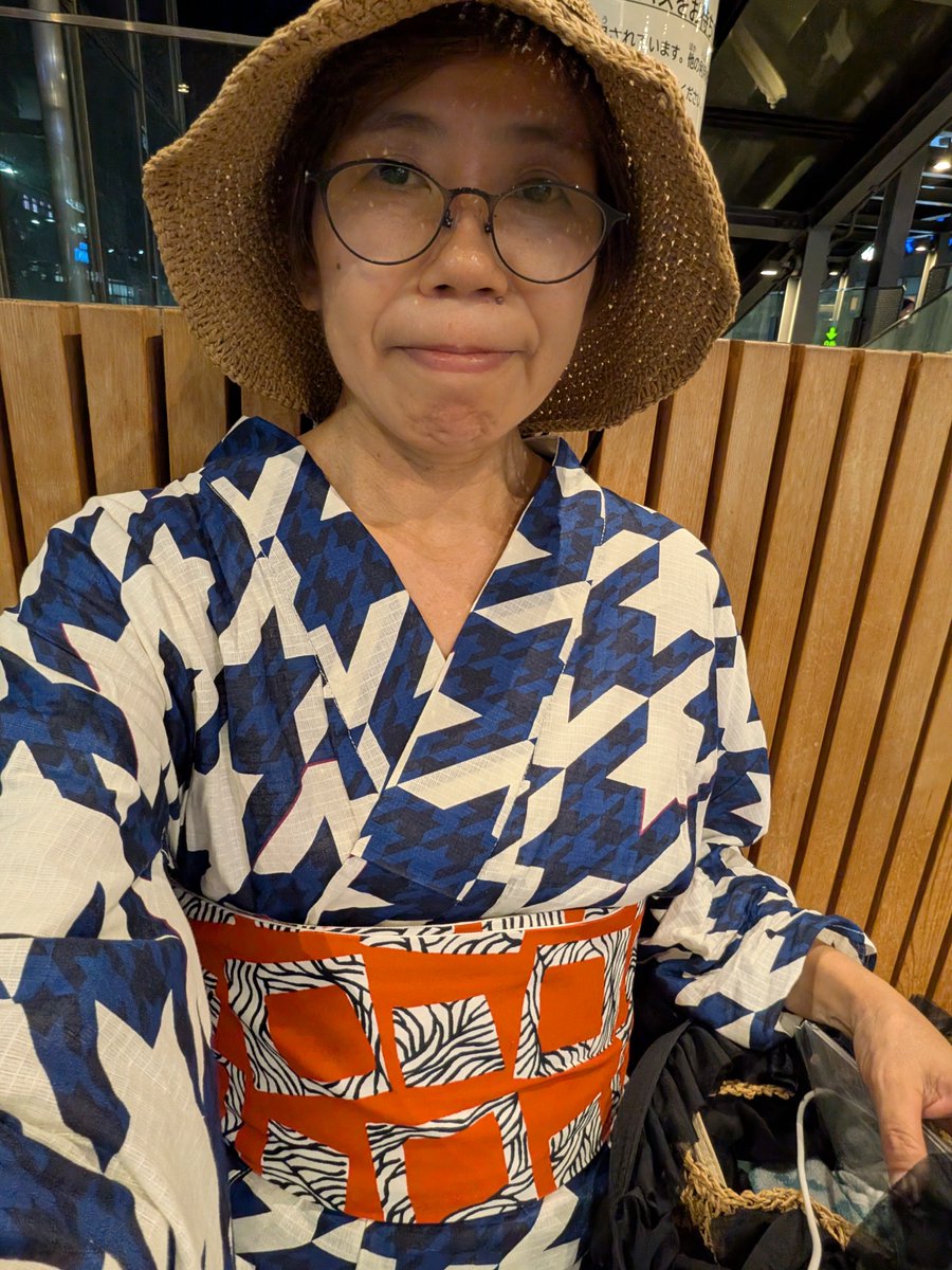 ikebba_'s tweet photo. 今更ながら今回のコーデ

先週 @kimonoyatento さんの浴衣マルシェでゲットした大胆な千鳥格子の浴衣と、マルシェ行く直前に届いた @berry_koubou さんのフリル帯、そこに@sankak_kimono としまむらコラボの赤リボンソックスをあわせてトリコロールコーデでした🇫🇷 https://t.co/qKFcHT5ftc