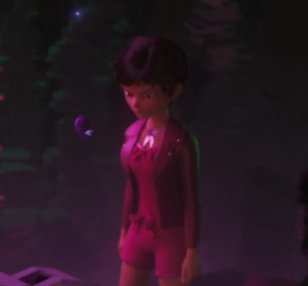 buqqinette's tweet photo. did she tape the butterfly miraculous onto her skin or what? https://t.co/Eq5q1qHVUh