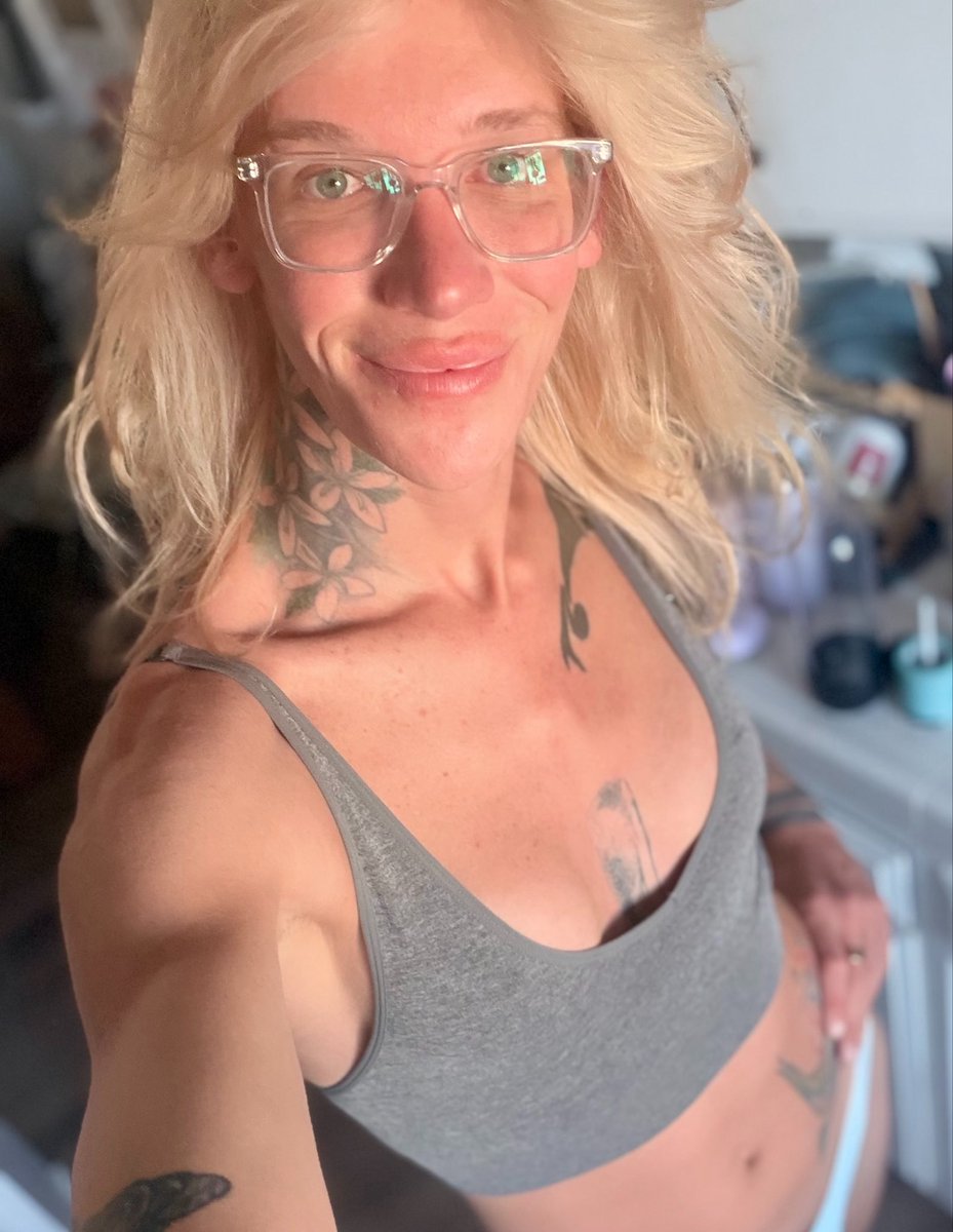 thegrayperrier's tweet photo. What do you think of my new haircut and face with no makeup!? https://t.co/RznO1SQxRH