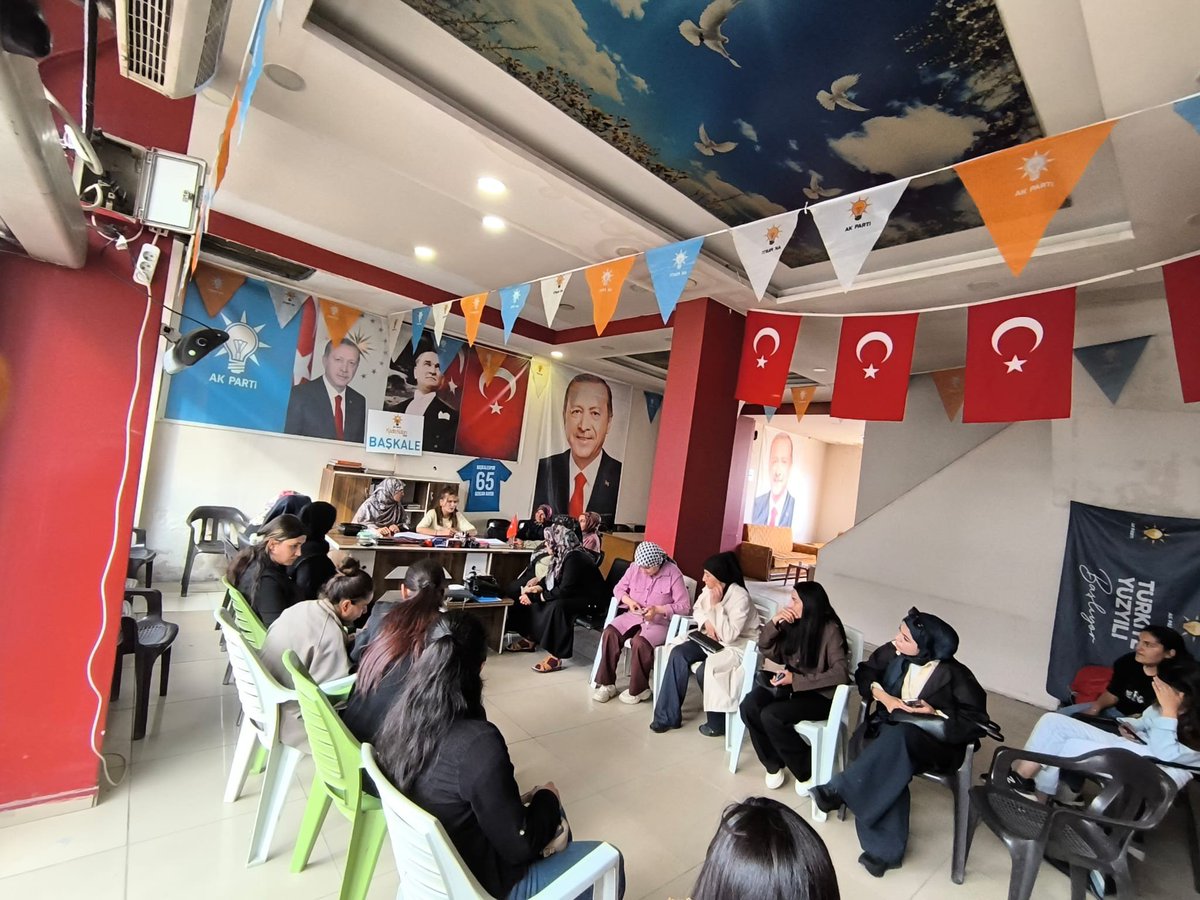 BaskaleAk52542's tweet photo. İlçe Kadın Kolları Başkanımız @nazangltn297011 başkanlığında   haftalık Yönetim Kurulu Toplantımızı gerçekleştirdik.
Durmadan, yorulmadan, ilk günkü heyecanla çalışmaya devam!
Toplantımızın hayırlara vesile olmasını diliyoruz. 
@ArvasAbdulahat 
@zerrin_alpaslan 
@sercanbayer88 https://t.co/kPGyQn3YsN