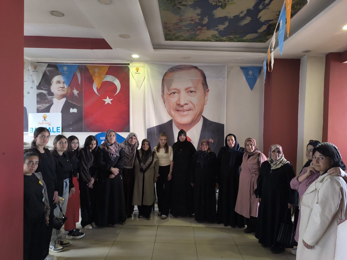 BaskaleAk52542's tweet photo. İlçe Kadın Kolları Başkanımız @nazangltn297011 başkanlığında   haftalık Yönetim Kurulu Toplantımızı gerçekleştirdik.
Durmadan, yorulmadan, ilk günkü heyecanla çalışmaya devam!
Toplantımızın hayırlara vesile olmasını diliyoruz. 
@ArvasAbdulahat 
@zerrin_alpaslan 
@sercanbayer88 https://t.co/kPGyQn3YsN