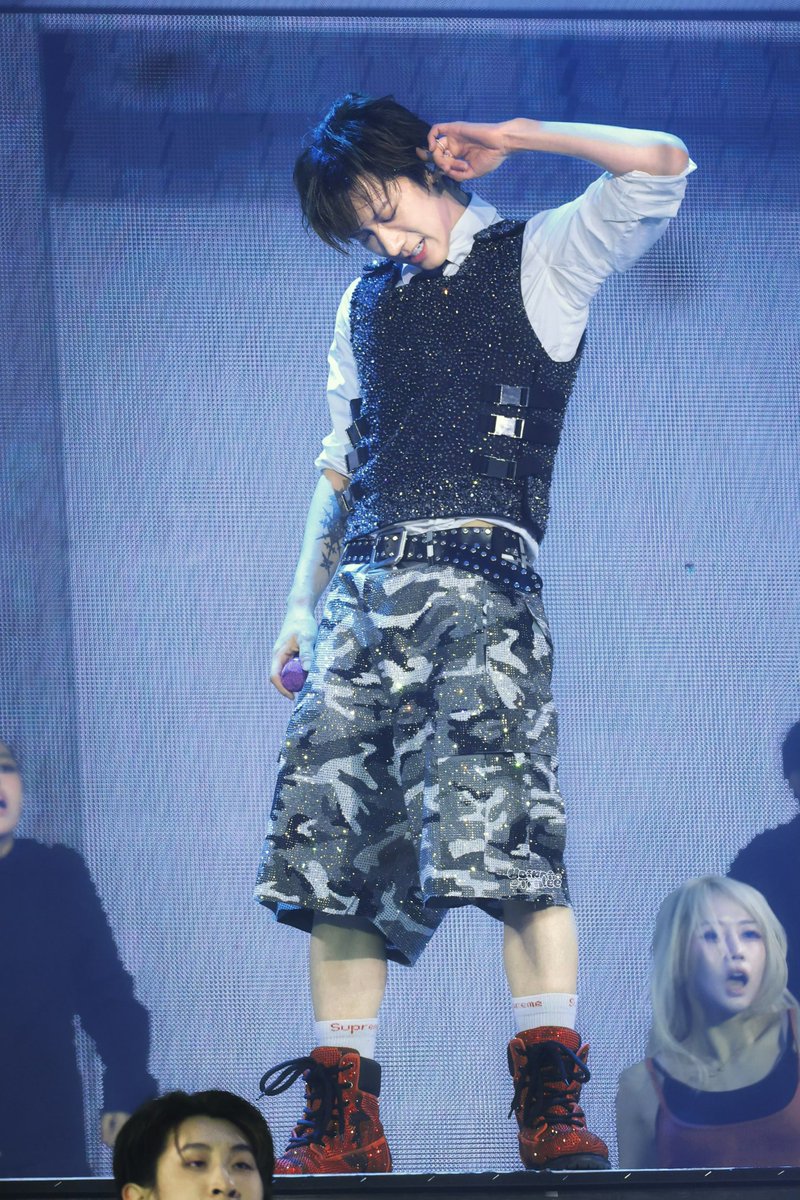 misskloss_1001's tweet photo. 260719 #TENCORE0110Concert_Day3

- Stunner -
Code Closet Custom Made Vest
DONCARE
Rhinestone Snow Camo Baggy Jorts
Rhinestone Boots Red
Supreme | Hanes Crew Socks White

#TEN #TENCORE0110Concert
#TENLEE #텐 #เตนล์ #李永钦 #テン https://t.co/9GJNPD9o4w