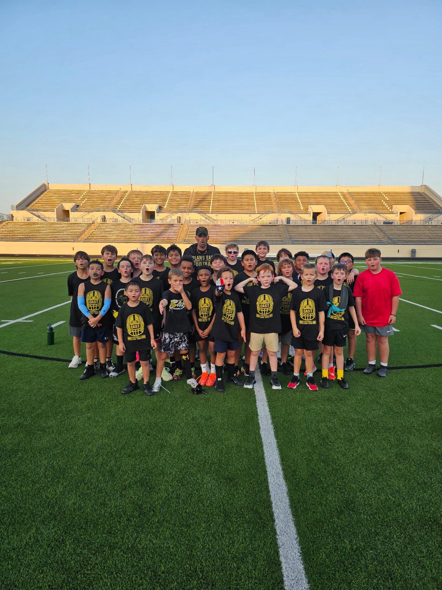 PlanoEastFB's tweet photo. They Came, They Competed, Their Blood Turned GOLD!

Gold Blooded Camp 2026 is in the books.

⚫️🟡🏆

#futurepanthers https://t.co/4fBUGP478K