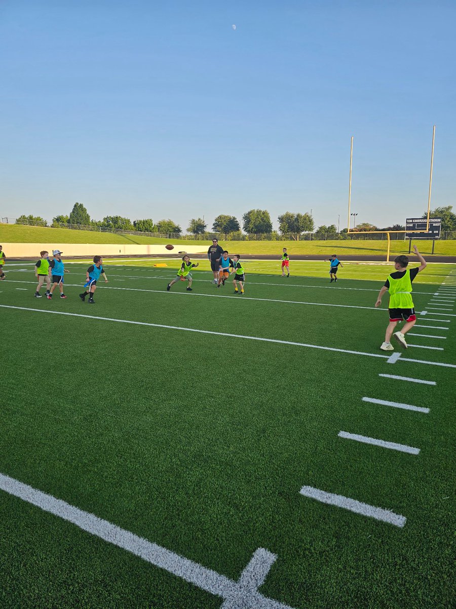 PlanoEastFB's tweet photo. They Came, They Competed, Their Blood Turned GOLD!

Gold Blooded Camp 2026 is in the books.

⚫️🟡🏆

#futurepanthers https://t.co/4fBUGP478K