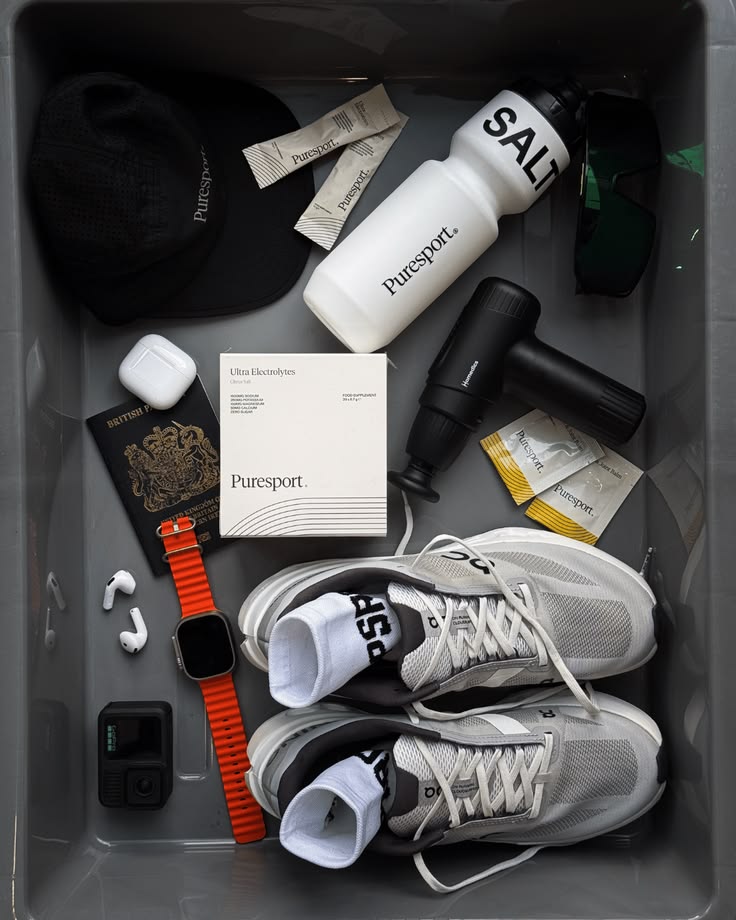 MensFashionGeek's tweet photo. EDC essentials. https://t.co/7OL4lzcgaE