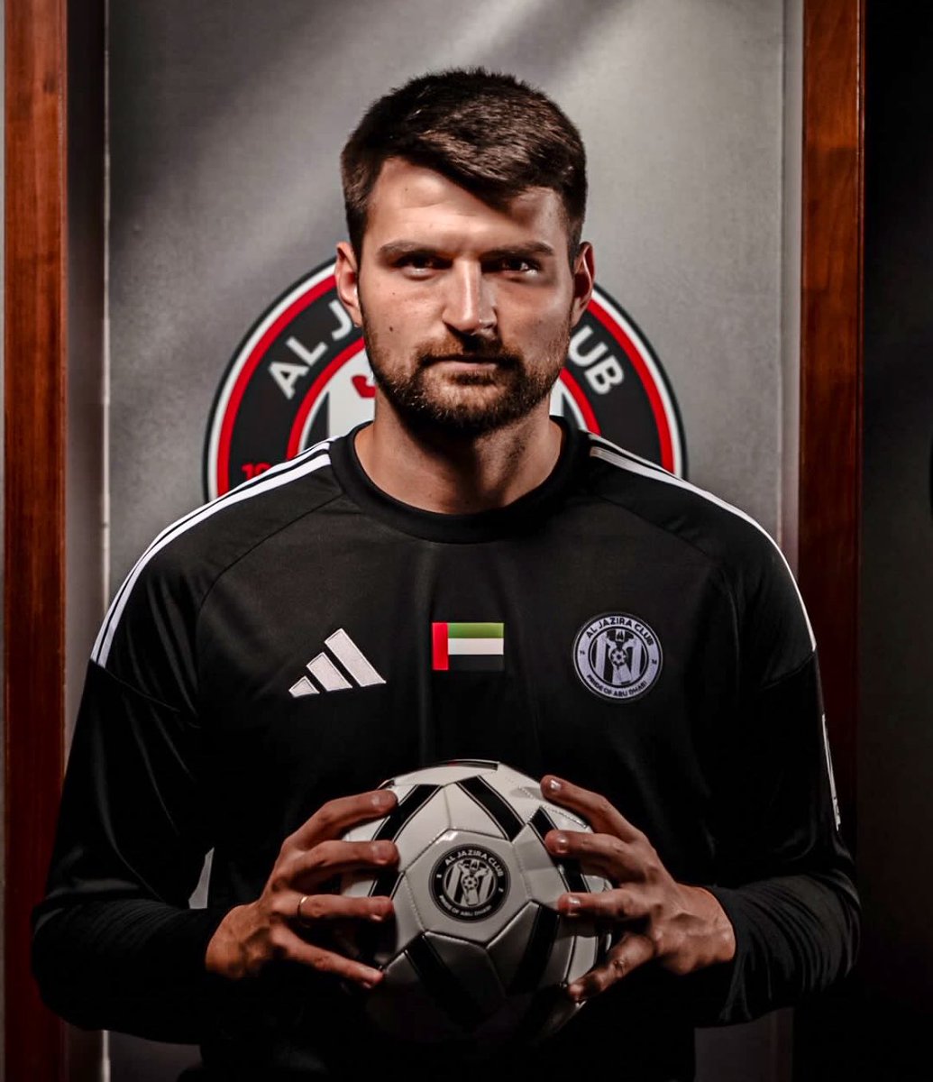 agacliyol_'s tweet photo. BAE ekibi Al Jazira, Ersin Destanoğlu’nu lig kadrosuna kaydettirdi.

Taraflar, 3 yıllık sözleşme ve yıllık net 3 milyon maaş konusunda anlaşma sağladı.

(Evren Chicago) https://t.co/FqhkayLrpU