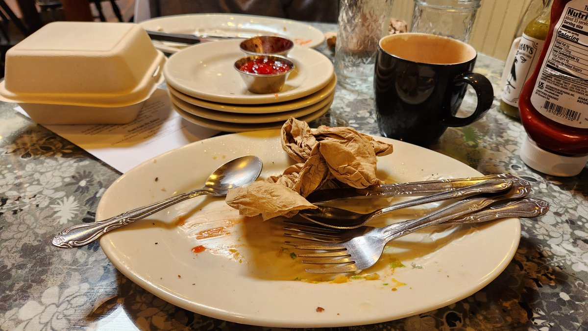 aarongrubbworm's tweet photo. 🚨 CRIME ALERT 🚨

Just filed a police report: Some absolute savage broke into my table and ATE ALL MY FOOD. Left nothing but a crime scene of sauce smears, a murdered napkin, and silverware in the witness protection program. 

Victim is in shambles. Suspect description: Me. https://t.co/fRX7NoDD6t