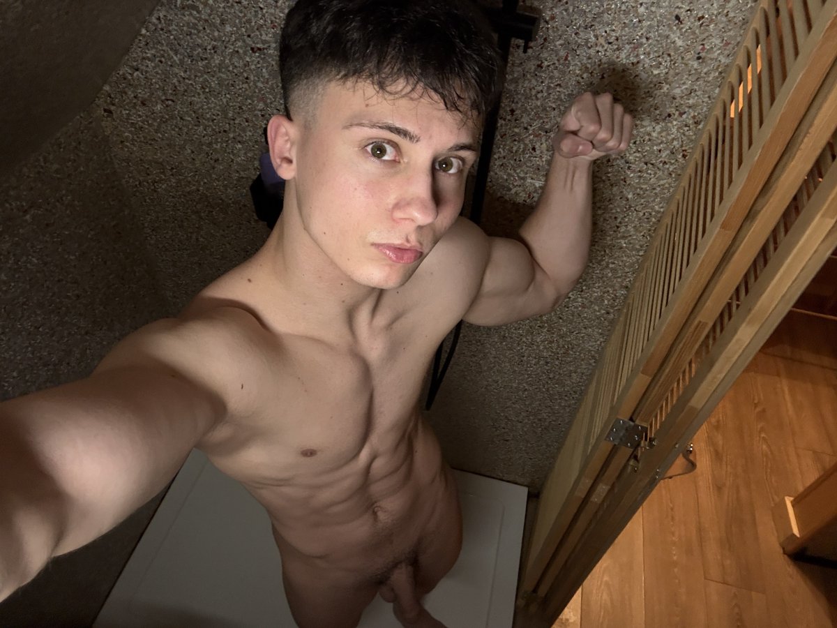 chrisdaily2003's tweet photo. My body is rock-hard, but my cock is hanging soft right now… come wake it up. 🥵
#HardBodySoftCock #NSFW #Gay #FitBoy #Flaccid #NudeSelfie https://t.co/u6gIx2hFqo