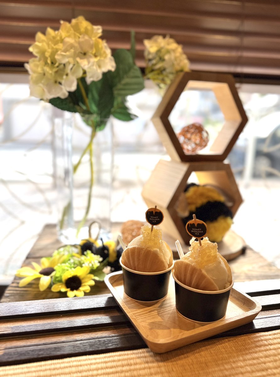 keep_smile_y's tweet photo. 松坂牛ミートソースと伊勢鶏クリームソースをシェア、ピザもめっちゃ美味しかった🍕
きな粉と、クリームチーズのさわ餅
柔らかくて美味しくて、白とよもぎをお土産に
蜂蜜最中アイス
巣蜜をカットしてトッピング、爽やかなレモンアイスと濃厚な巣蜜がとても合う🍯
松阪グルメも味わえて楽しい1日でした https://t.co/yp0SITgiFF