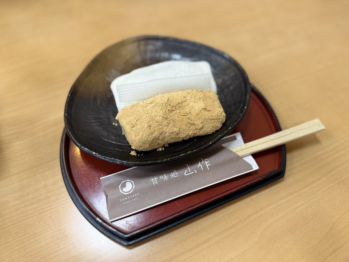 keep_smile_y's tweet photo. 松坂牛ミートソースと伊勢鶏クリームソースをシェア、ピザもめっちゃ美味しかった🍕
きな粉と、クリームチーズのさわ餅
柔らかくて美味しくて、白とよもぎをお土産に
蜂蜜最中アイス
巣蜜をカットしてトッピング、爽やかなレモンアイスと濃厚な巣蜜がとても合う🍯
松阪グルメも味わえて楽しい1日でした https://t.co/yp0SITgiFF