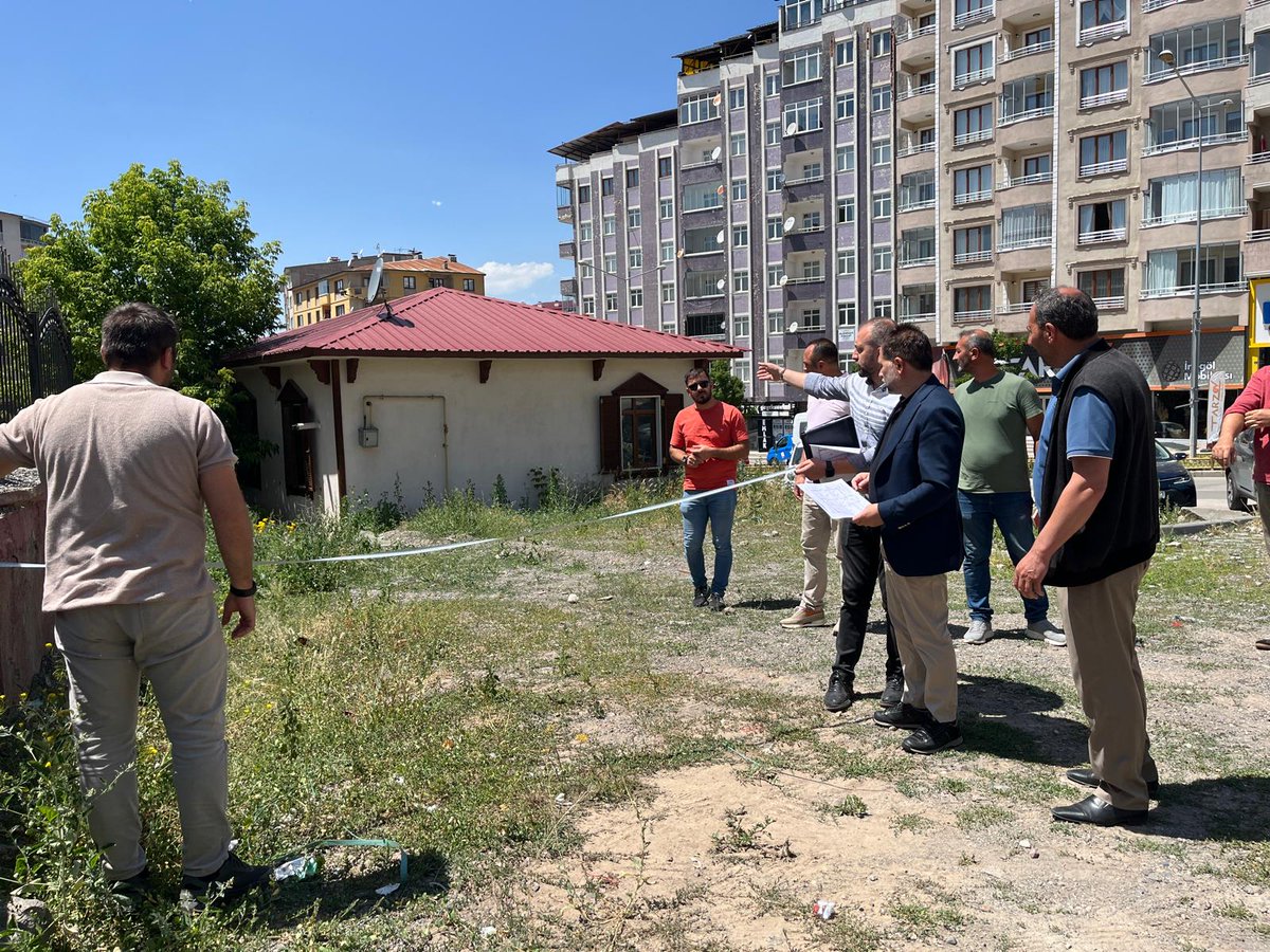 drmahmutucar's tweet photo. Yakutiye Belediyesi olarak ilçemiz genelinde yürütmüş olduğumuz çalışmalarımızı yerinde inceleyerek ... https://t.co/VE8ByzBJav