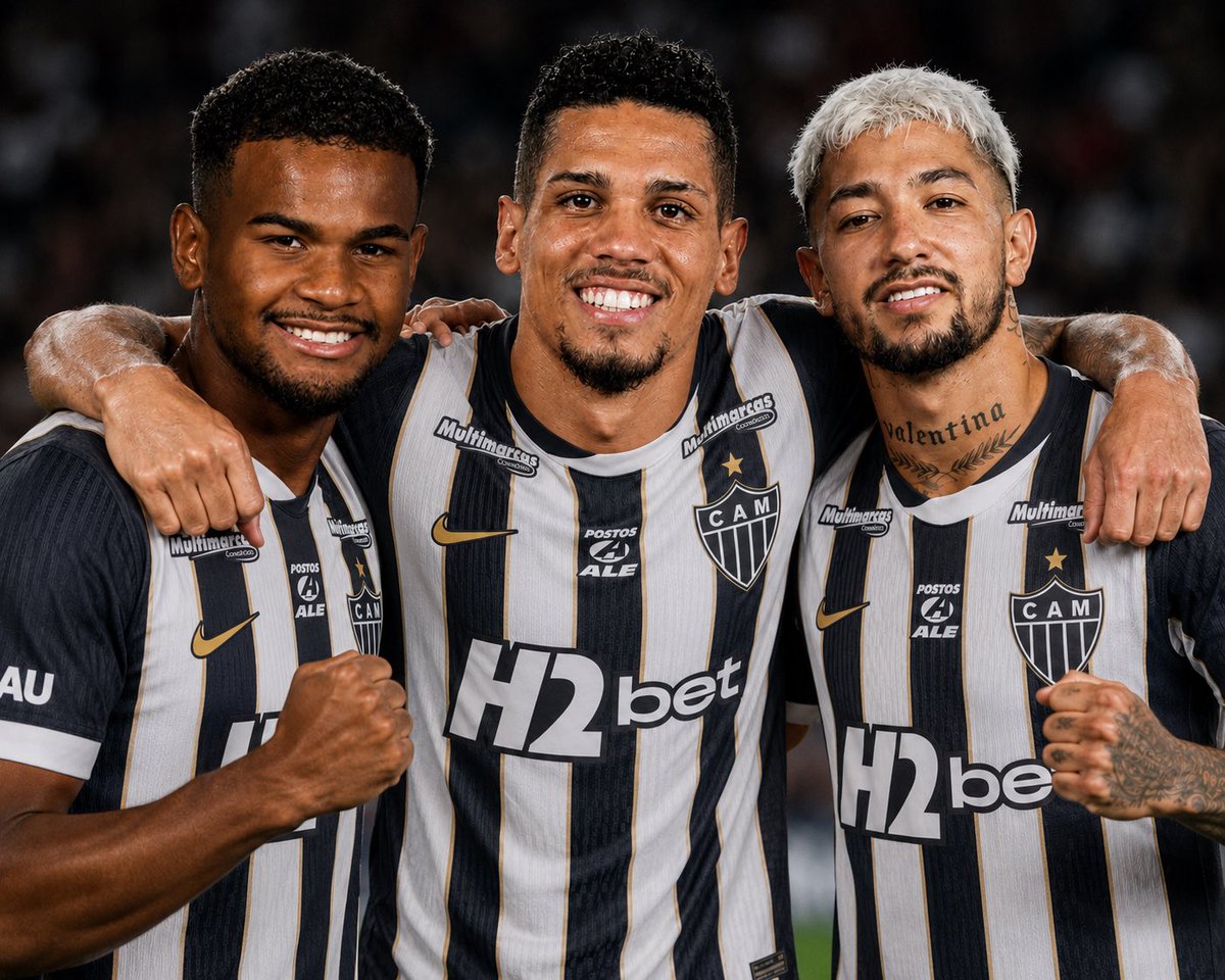 GaloCareca21's tweet photo. Volto no tempo:

Não deixo Paulinho jogar um ano machucado e não vendo para o Palmeiras,  mando o Hulk pra lá.

Não deixo Victor Bagy contratar Junior Santos.

Mando o Cuca embora e o Galo não nega o Lucho Acosta pra trazer o Rony.

Mantenho o Alisson e ele vale 30 milhões de euros formando trio de ataque com Paulinho e Lucho.