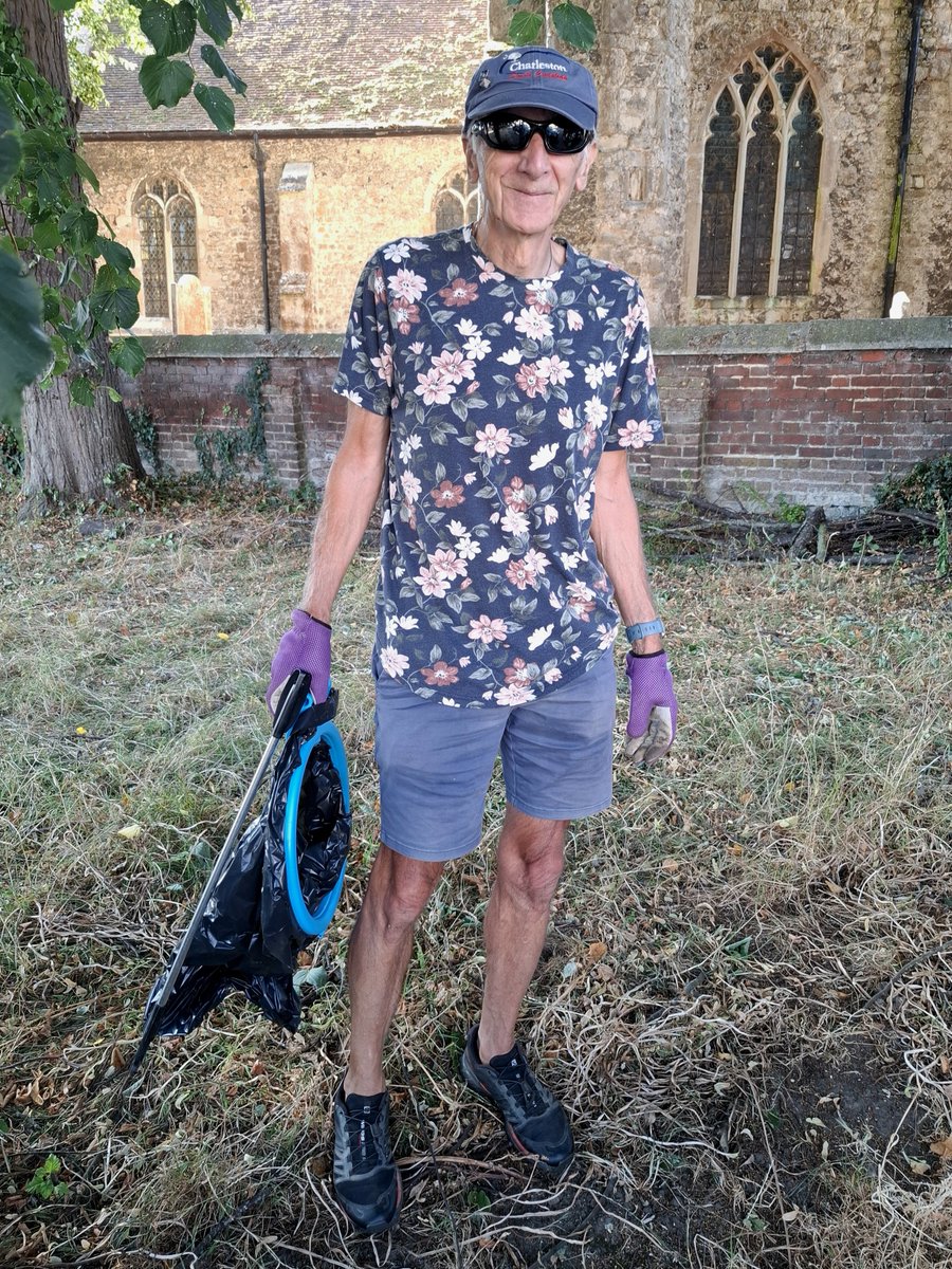 FriendsofHoo's tweet photo. Ten volunteers attended the Hoo Clean Up litter pick today - collecting 17 bags of rubbish, and an old bin.  Well done everyone!

#HooCleanUp #FriendsofHoo #Hoo #HooPeninsula #Rochester #Kent #England https://t.co/VVYUBKIcjb